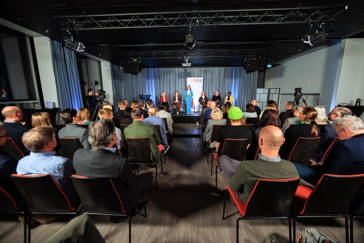 286 HybriderBranchentalkderWKWerbung047 211025